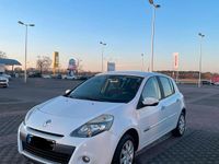 Gebraucht Renault Clio II 75 PS (55 kW) 2011 Weiß Limousine