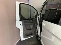 Gebraucht Ford Tourneo Titanium 150 PS (110 kW) 2022 Frozen white Van / Kleinbus