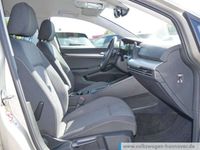 Gebraucht VW Golf VIII Move 150 PS (110 kW) 2024 Ivory silver metallic Limousine