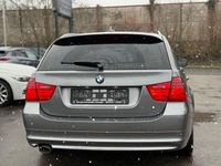 Gebraucht BMW 320 Lifestyle 184 PS (135 kW) 2012 Grau Kombi