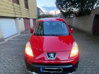 Gebraucht Peugeot Partner Tepee 98 PS (72 kW) 2011 Rot Van / Kleinbus