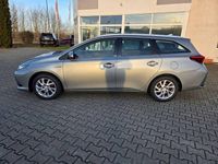 Gebraucht Toyota Auris Hybrid Design 136 PS (100 kW) 2016 Silber Kombi