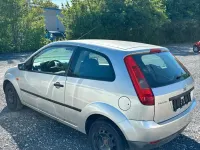 Gebraucht Ford Fiesta 60 PS (44 kW) 2004 Silber Kleinwagen
