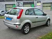 Gebraucht Ford Fiesta Ambiente 60 PS (44 kW) 2007 Silber Kleinwagen