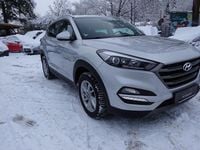 Gebraucht Hyundai Tucson Intro Edition 177 PS (130 kW) 2016 Platinum silver / mic SUV