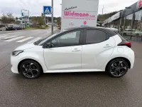 Gebraucht Toyota Yaris Plus 131 PS (96 kW) 2025 Platinweiß / schwarz Kleinwagen