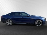 Gebraucht BMW 550e M Sport 489 PS (359 kW) 2024 Bmw individual tansanitblau metallic Limousine