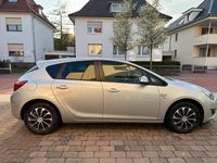 Gebraucht Opel Astra Active 140 PS (102 kW) 2014 Silber Kleinwagen