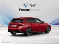 Nowe BMW 120 Performance 170 KM (125 kW) 2026 Czerwony Hatchback