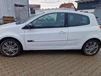 Gebraucht Renault Clio II Night&Day 101 PS (74 kW) 2011 Weiß Kleinwagen