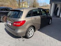 Gebraucht Mercedes B200 136 PS (100 kW) 2014 Grau Kleinwagen