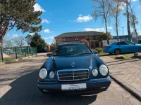 Gebraucht Mercedes E280 204 PS (150 kW) 1998 Blau Limousine