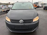 Gebraucht VW Sharan Comfortline 150 PS (110 kW) 2022 Uranograu Van / Kleinbus