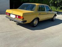 Gebraucht Mercedes 230 108 PS (79 kW) 1977 Gelb Limousine