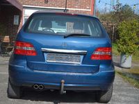 Gebraucht Mercedes B200 193 PS (141 kW) 2010 Blau Van / Kleinbus