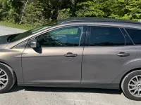 Usado Ford Focus 125 CV (91 kW) 2013 Gris Familiar