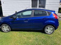 Gebraucht Ford Fiesta 80 PS (58 kW) 2014 Blau Kleinwagen