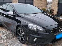Gebraucht Volvo V40 R-Design 110 PS (80 kW) 2016 Schwarz Kleinwagen