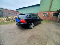 Gebraucht BMW 320 177 PS (130 kW) 2009 Schwarz Kombi