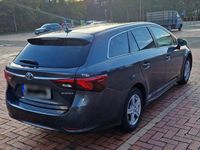 Gebraucht Toyota Avensis Executive 147 PS (108 kW) 2017 Grau Kombi
