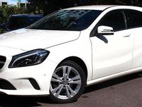 Gebraucht Mercedes A180 122 PS (89 kW) 2016 Calcitweiss  unilack Limousine