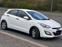 Gebraucht Hyundai i30 Classic 99 PS (72 kW) 2013 Creamy white Kleinwagen