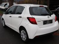 Gebraucht Toyota Yaris Basis 69 PS (50 kW) 2015 Weiß Kleinwagen