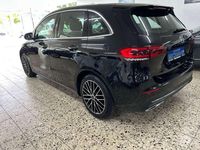 Gebraucht Mercedes B200 163 PS (119 kW) 2019 Kosmosschwarz  metalliclack Van / Kleinbus