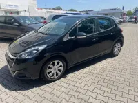 Gebraucht Peugeot 208 Active 99 PS (72 kW) 2016 Schwarz Kleinwagen