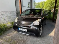 Gebraucht Toyota iQ 68 PS (50 kW) 2011 Schwarz Kleinwagen