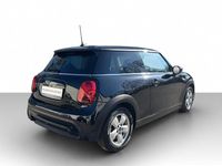 Gebraucht Mini Cooper Essential 136 PS (100 kW) 2022 Midnight black met. Kleinwagen
