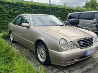 Gebraucht Mercedes E200 163 PS (119 kW) 2001 Gold Limousine