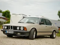Gebraucht BMW 745 252 PS (185 kW) 1984 Gold Limousine