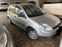 Gebraucht Ford Fiesta 69 PS (50 kW) 2003 Silber Kleinwagen