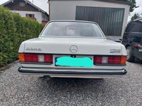 Używany Mercedes E230 136 KM (100 kW) 1983 Biały Sedan/Limuzyna