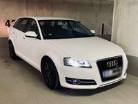 Gebraucht Audi A3 Sportback Attraction 105 PS (77 kW) 2012 Weiß Kleinwagen