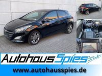 Gebraucht Hyundai i30 Passion 135 PS (99 kW) 2016 Phantom black / mic Limousine