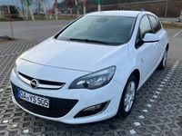 Gebraucht Opel Astra 140 PS (102 kW) 2012 Weiß Kombi