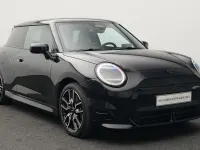 Gebraucht Mini Cooper SE 160 kW (218 PS) 2024 Schwarz Kleinwagen