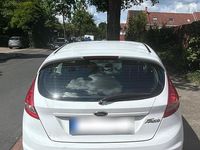 Gebraucht Ford Fiesta 70 PS (51 kW) 2011 Weiß Kleinwagen