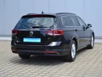 Gebraucht VW Passat 150 PS (110 kW) 2022 Deep black perleffekt (metallic) Kombi