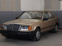 Gebraucht Mercedes E230 132 PS (97 kW) 1988 Gold Limousine