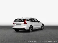 Gebraucht Volvo V60 Plus 197 PS (144 kW) 2025 Crystal weißperleffekt Kombi