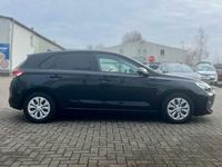 Gebraucht Hyundai i30 Select 120 PS (88 kW) 2019 Schwarz Limousine