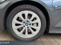 Gebraucht BMW 330e Advantage 184 PS (135 kW) 2022 Grau Limousine