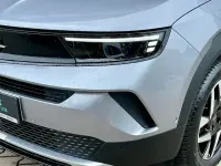 Gebraucht Opel Mokka 131 PS (96 kW) 2025 Kontrast grau (metallic) SUV