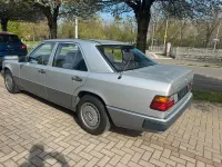 Second-hand Mercedes E220 150 CP (110 kW) 1992 Argintiu Berlinǎ
