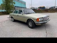 Gebraucht Mercedes E280 185 PS (136 kW) 1985 Grün Limousine