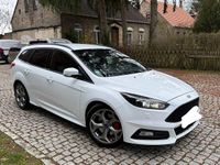 Usata Ford Focus ST 185 CV (136 kW) 2016 Bianco Station wagon