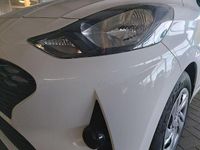 Gebraucht Hyundai i10 Select 63 PS (46 kW) 2024 Atlaswhite Kleinwagen